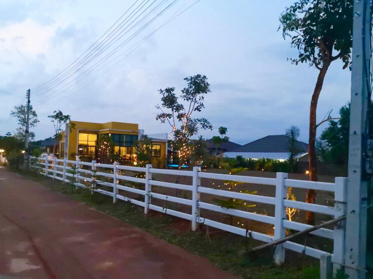Colorful Pool Villa, Chiang Rai, Thailand Exterior photo